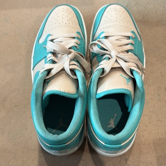 Men’s jordan 1 low new emerald and white - Picture 3 of 4